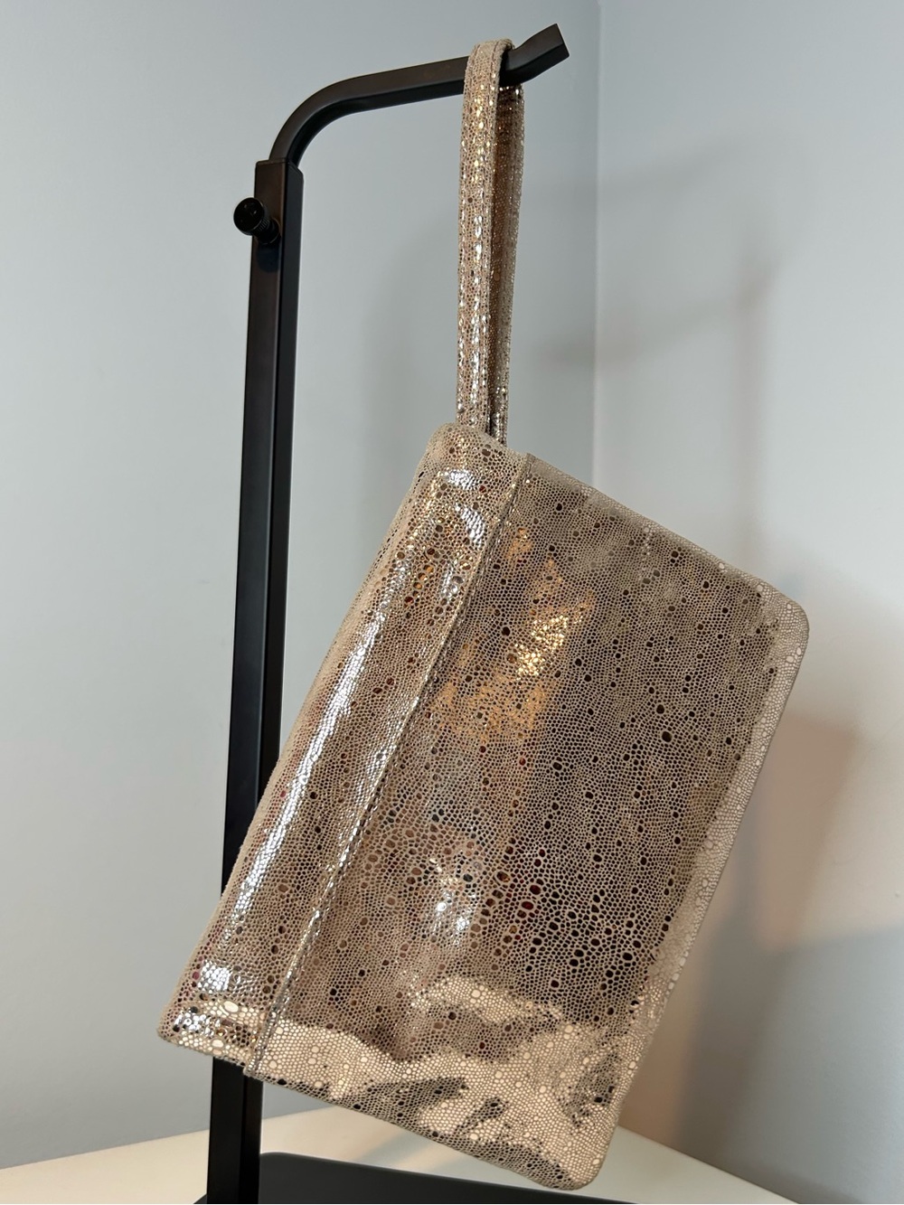 Hobo Daria Metallic Convertible Wristlet Crossbody Bag Clutch Champagne Shimmer - Picture 6 of 12